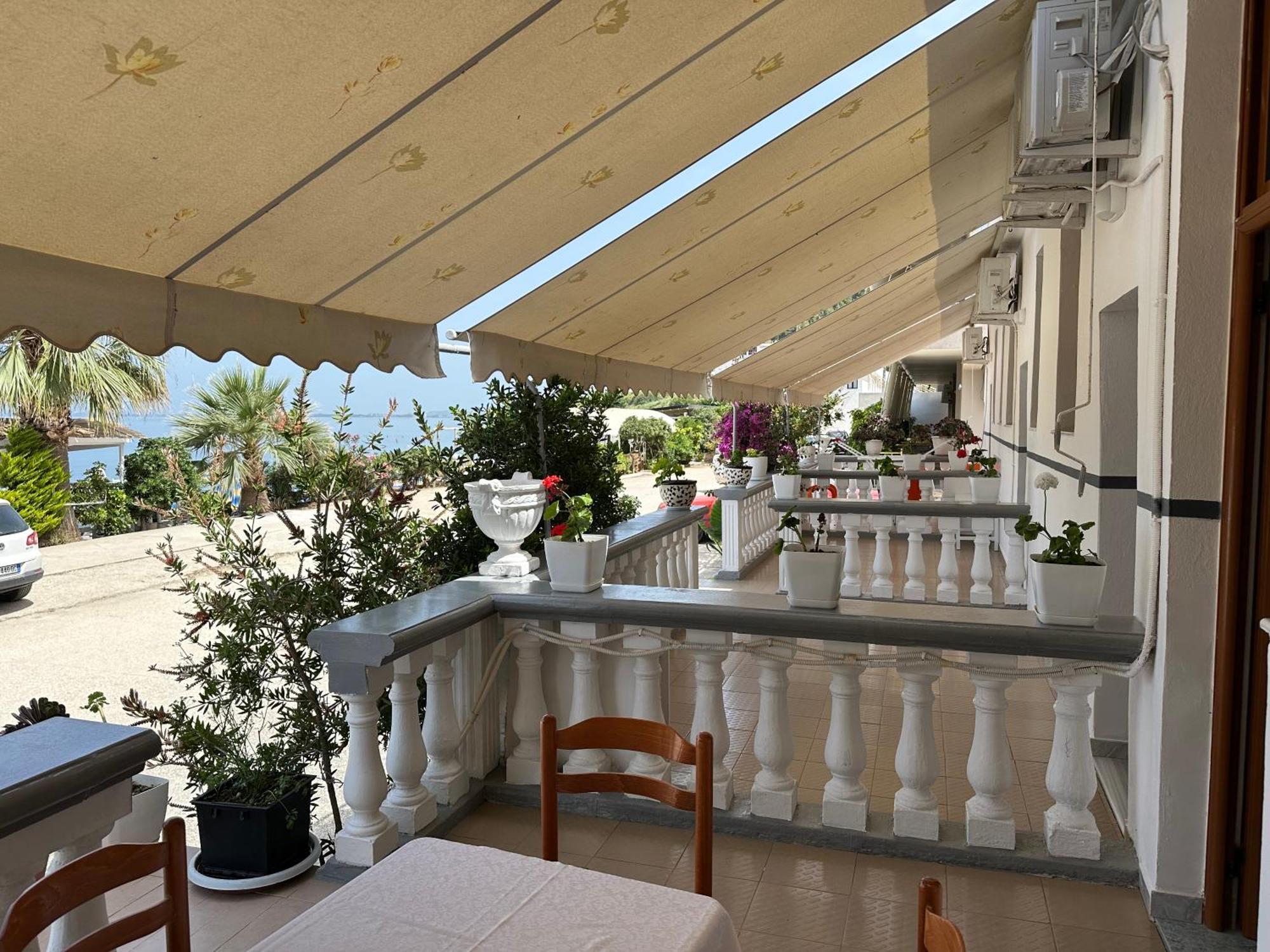 Hotel Takas Restaurant And Vlorë